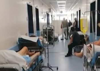 «Έπνιξαν» τα ράντζα στο Αττικόν: Τι καταγγέλλουν οι γιατροί