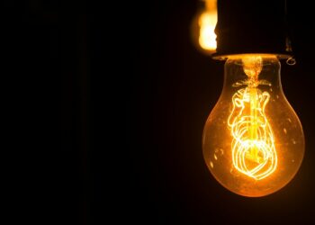 Έρχεται «ζόρικος» ενεργειακά χειμώνας: Ένας στους 5 Έλληνες δυσκολεύεται να ζεστάνει το σπίτι του