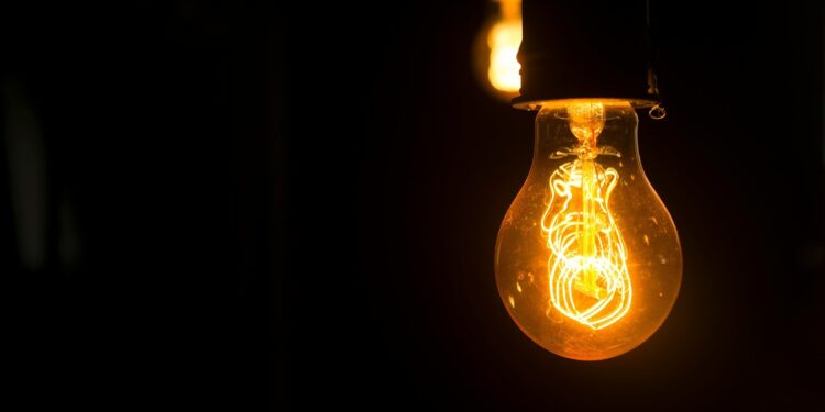 Έρχεται «ζόρικος» ενεργειακά χειμώνας: Ένας στους 5 Έλληνες δυσκολεύεται να ζεστάνει το σπίτι του