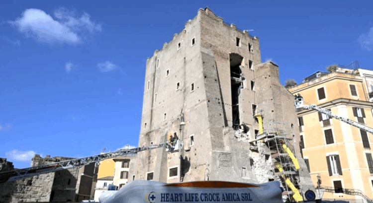 Κατέρρευσε μεσαιωνικός πύργος στη Ρώμη