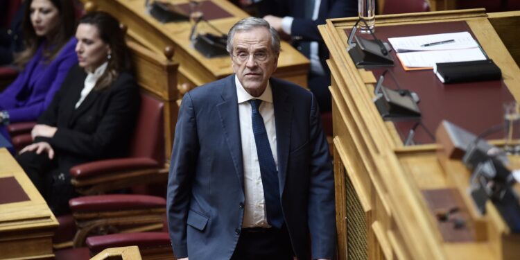 Η γκρίζα ζώνη της Δεξιάς μεγαλώνει και ανησυχεί το Μέγαρο Μαξίμου