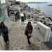 Ξεθωριάζει το τουριστικό θαύμα σε Μύκονο και Σαντορίνη;