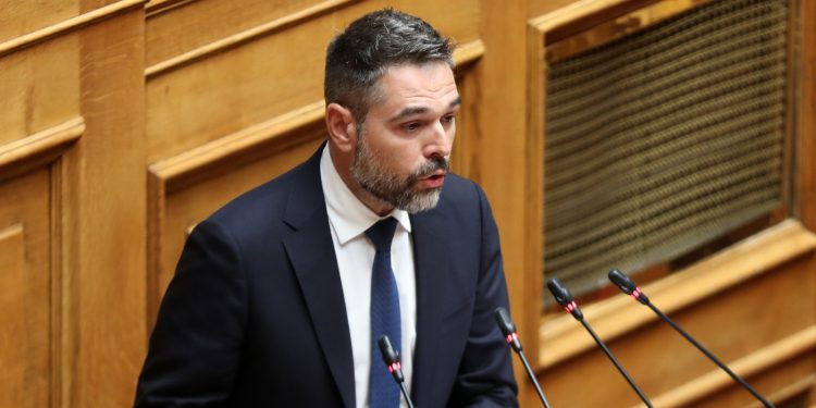 Ανοιχτός σε προσκλητήριο Τσίπρα ο ανεξάρτητος βουλευτής Γιάννης Σαρακιώτης