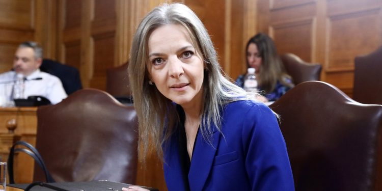 Χαμός και διακοπή στην Εξεταστική κατά την εξέταση της Σεμερτζίδου από τη Ζωή Κωνσταντοπούλου – Οι διάλογοι (βίντεο)