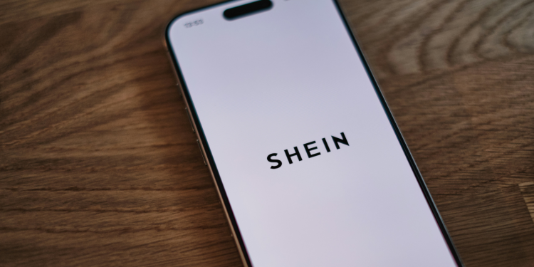 H Shein στο στόχαστρο της ΕΕ: Έρευνα και μέτρα για παράνομες πωλήσεις στην αγορά