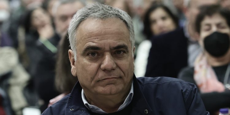 Επίθεση Σκουρλέτη σε Τσίπρα: Έχει τις μεγαλύτερες ευθύνες για την ήττα του ’23 – Ο κύκλος του έχει κλείσει