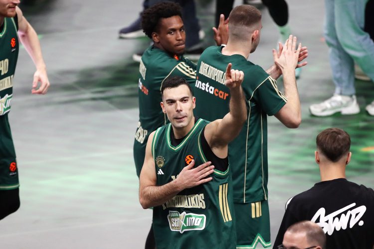 Euroleague: Ακόμα μια νίκη για το τριφύλλι  με σφραγίδα, Σλούκα