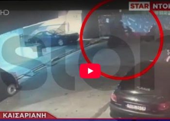 Πανικός με λεωφορείο στο κέντρο της Αθήνας: Έβγαζε καπνούς ενώ κινούνταν! (βίντεο)