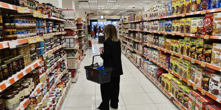 Με σπασμένα φρένα ο πληθωρισμός σε βασικά είδη – «Πρωταθλητές» στις αυξήσεις καφές και σοκολάτα