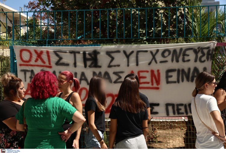 ΠΑΣΟΚ: Πλήρης κυβερνητική αποτυχία στα σχολεία – Xιλιάδες τα κενά