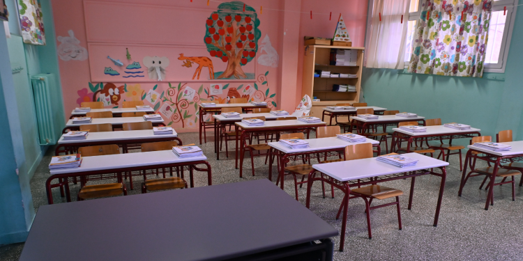 Λουτράκι: Συγγνώμη ζητά τώρα η δασκάλα που κατήγγειλε τον 6χρονο για θωπεία (Βίντεο)