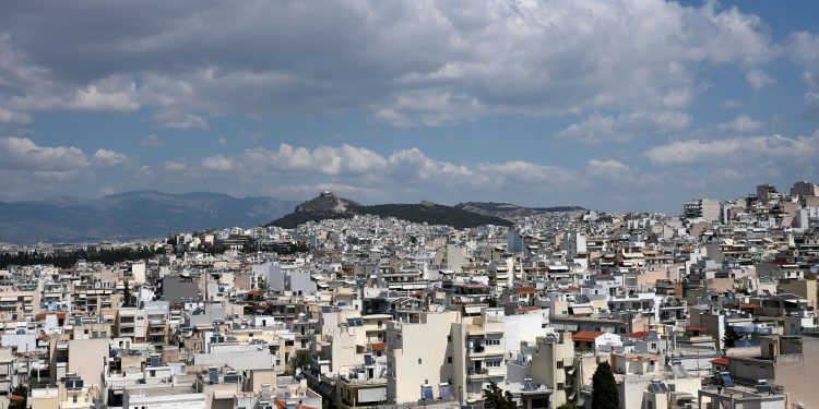 Καιρός: Συννεφιασμένη η Δευτέρα – Εβδομάδα με αφρικανική σκόνη και βροχές