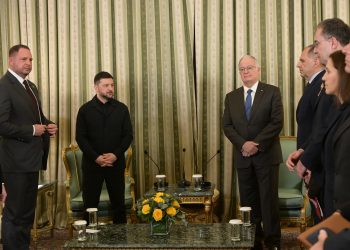 Τασούλας σε Ζελένσκι: «Η στάση μας απέναντι στην Ουκρανία υπαγορεύτηκε και από το τραύμα της Κύπρου»