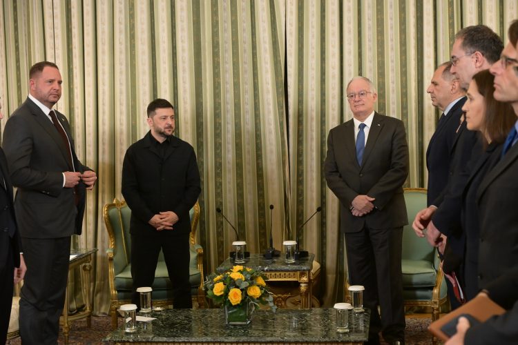 Τασούλας σε Ζελένσκι: «Η στάση μας απέναντι στην Ουκρανία υπαγορεύτηκε και από το τραύμα της Κύπρου»