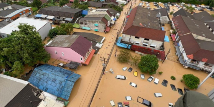 Τραγωδία στην Ταϊλάνδη: Στους 145 οι νεκροί από τις φονικές πλημμύρες