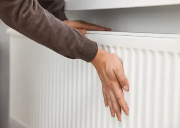 Θέρμανση: Tι πληρώνουμε ανάλογα το καύσιμο – Έξυπνες συμβουλές για ζεστό σπίτι