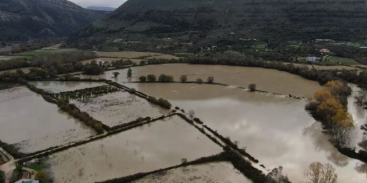 «Βούλιαξαν» Κέρκυρα και Θεσπρωτία, έπεσε βροχή ενός μήνα – Πλημμύρες και κατολισθήσεις