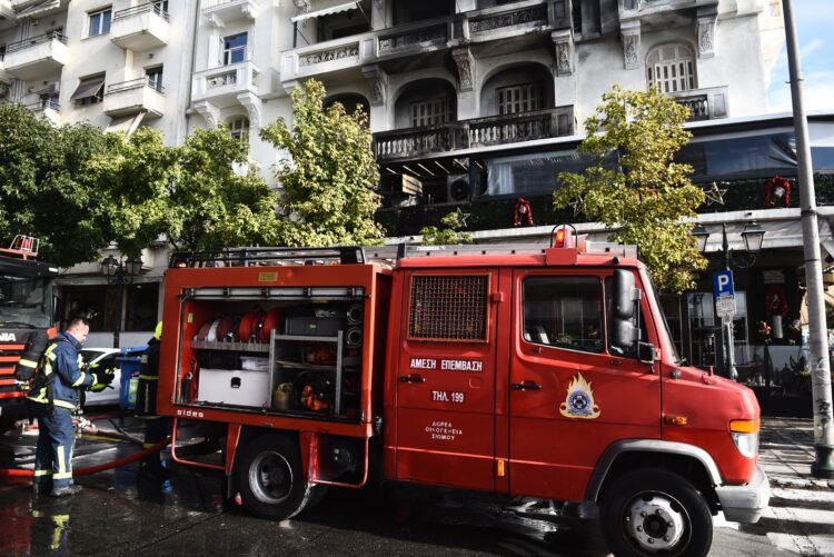 Θεσσαλονίκη: Τραγωδία με νεκρό άνδρα από φωτιά στην Κάτω Τούμπα (βίντεο)