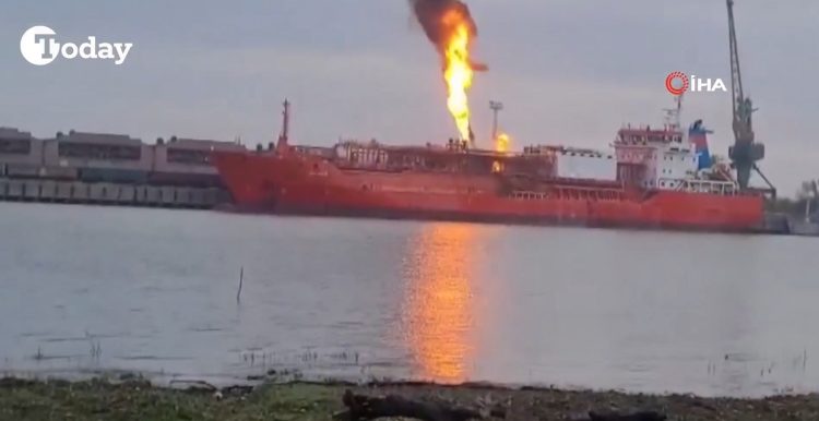 Επλήγη τουρκικό πλοίο μεταφοράς υγραερίου στην Οδησσό από την Ρωσία (βίντεο)
