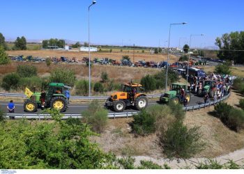 Πως οι αγρότες μπλόκαραν τον πρωθυπουργό στο αεροδρόμιο της Αλεξανδρούπολης (βίντεο)