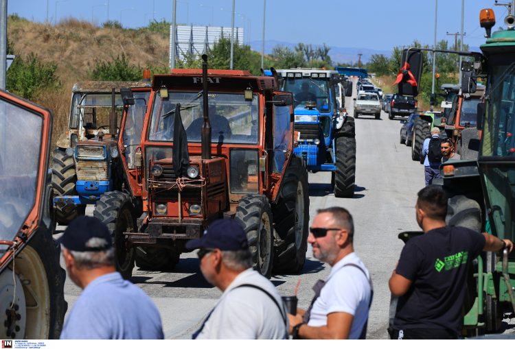 Με επιδόματα η Κυβέρνηση επιχειρεί να σβήσει τις μηχανές των τρακτέρ