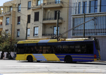 Φωτιά σε τρόλεϊ στο κέντρο της Αθήνας