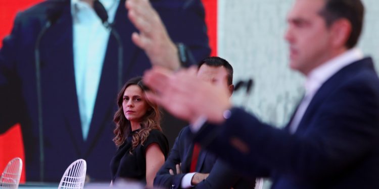 Αποκάλυψη Τσίπρα: Προσπάθησε να δώσει το «δαχτυλίδι» σε Αχτσιόγλου και Χαρίτση αλλά αρνήθηκαν