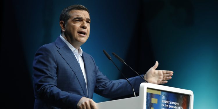 Ο Αλέξης Τσίπρας μιλά για το βιβλίο του: Γιατί έκανε διάλειμμα έξι μηνών και πώς η συγγραφή έφυγε «νεράκι» μεταξύ Απρίλη και Ιούλη