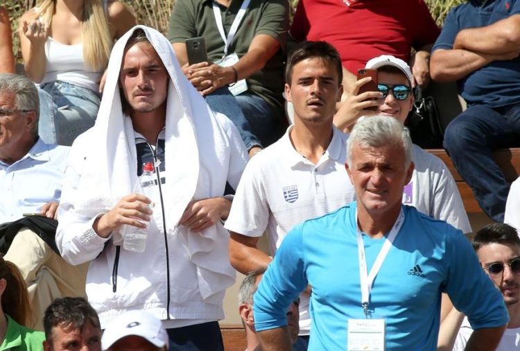 Τσιτσιπάς: Εγώ οδηγούσα την Lotus με 213 χλμ λέει ο πατέρας του – Η Τροχαία όμως;