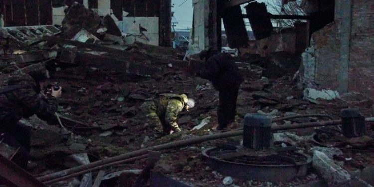 Χάρκοβο: Ένα νεκρό κορίτσι και εννιά τραυματίες σε πυραυλική επίθεση της Ρωσίας