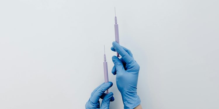 Τραμπ και Κένεντι συνδέουν ξανά εμβόλια και αυτισμό: Διαδίδουν θεωρίες συνωμοσίας ακόμα και μέσω CDC