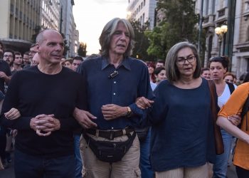 Αριστερά στη χώρα: ΑΡΑΣ, ΜΑΡΑΣ, μίλα μας και μη μας αγαπάς…