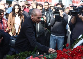 Βαρουφάκης από Πολυτεχνείο: Από τη νεολαία η σπίθα της λαϊκής εξέγερσης (βίντεο)