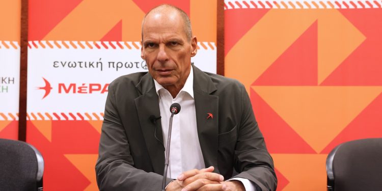 Βαρουφάκης για «Ιθάκη»: Το να μιλά για «κουπόνια» είναι αυτοεξευτελισμός – Θα περιμένω την ταινία