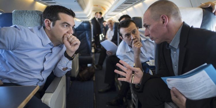 Guardian για την «Ιθάκη» του Τσίπρα και την επίθεση σε Βαρουφάκη: «Μια από τις μεγαλύτερες δολοφονίες χαρακτήρα»