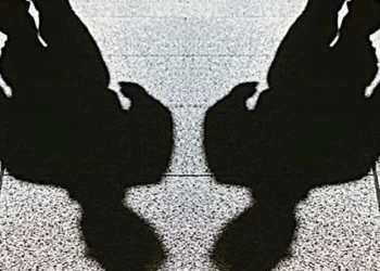 Εφιάλτης η ανήλικη βία: Ωμά χτυπήματα μαθητριών στην Πετρούπολη και ψύχραιμη καταγραφή στο κινητό! (βίντεο)