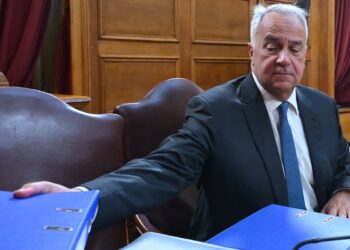 Γαλάζιος «εμφύλιος» και για τον ΟΠΕΚΕΠΕ: Ο Βορίδης «καρφώνει» τον σύμβουλο του Μαξίμου, Βάρρα