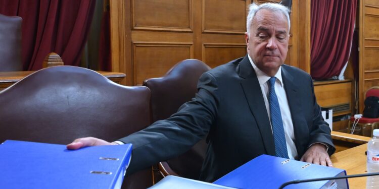 Γαλάζιος «εμφύλιος» και για τον ΟΠΕΚΕΠΕ: Ο Βορίδης «καρφώνει» τον σύμβουλο του Μαξίμου, Βάρρα