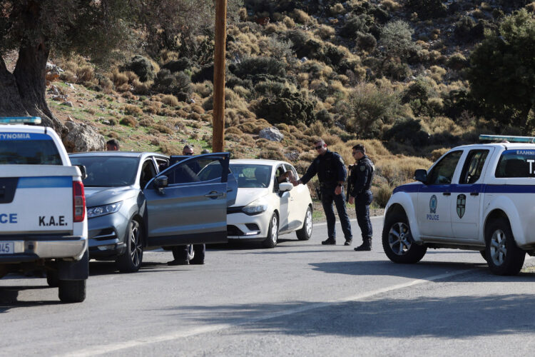 «Εμπόλεμη ζώνη» τα Βορίζια: «Μας έστησαν καρτέρι για να μας σκοτώσουν», λέει η μητέρα της 56χρονης που δολοφονήθηκε