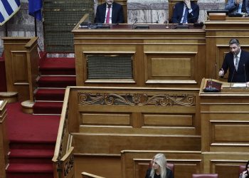 LIVE η κόντρα Μητσοτάκη – Ανδρουλάκη στη Βουλή για την ακρίβεια