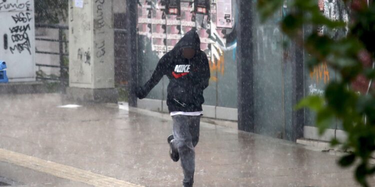 Κακοκαιρία σε όλη τη χώρα: Ισχυρές βροχές και επικίνδυνα φαινόμενα μέχρι τη Δευτέρα