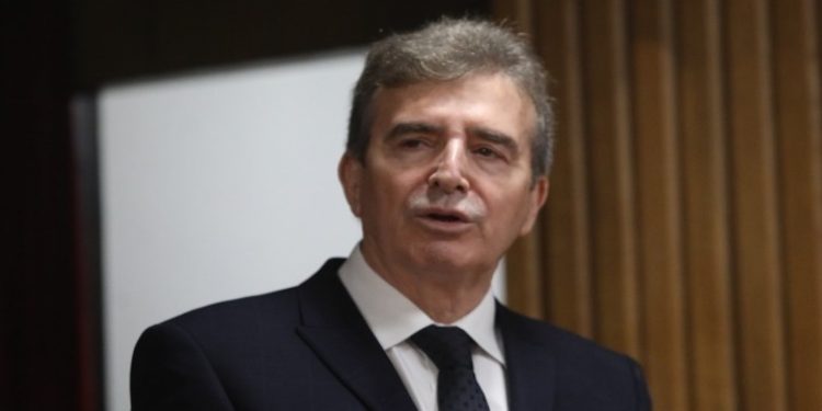 Μέτρα Χρυσοχοΐδη για μπαλωθιές: Φυλάκιση 3 ετών και πρόστιμα έως 30.000 ευρώ