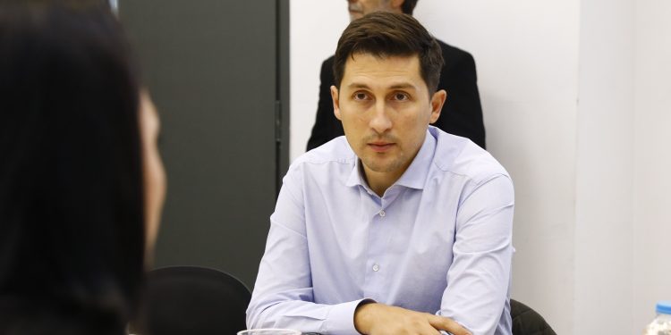 Η πρώτη αντίδραση του ΠΑΣΟΚ για το βιβλίο Τσίπρα