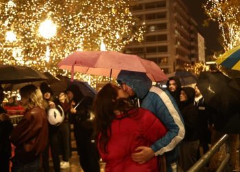 Δώρο Χριστουγέννων: Γιατί δεν θα καταβληθεί 21 του μήνα – Η νέα ημερομηνία