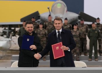 Εκατό Rafale από τη Γαλλία παρήγγειλε η Ουκρανία – Ιστορική συμφωνία Μακρόν και Ζελένσκι