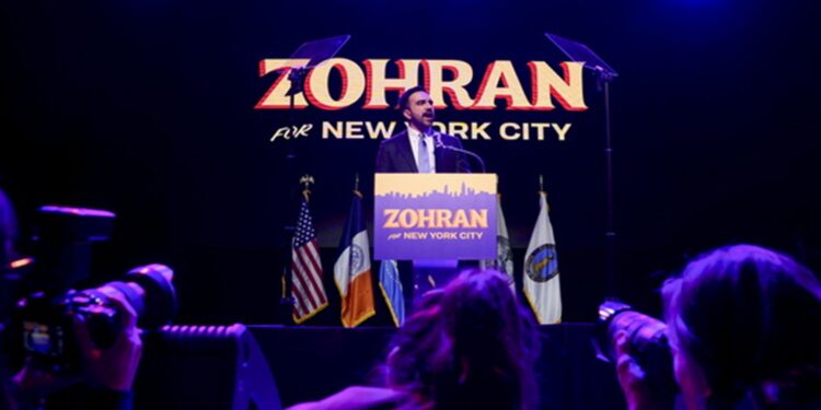 Οι πρώτες δηλώσεις Μαμντάνι μετά την ιστορική νίκη: Σε στιγμές πολιτικού σκότους η Νέα Υόρκη θα είναι το φως