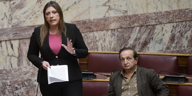 Χαμό με τη Ζωή στην Εξεταστική, αγκαλιές με τον Μπιμπίλα στους διαδρόμους