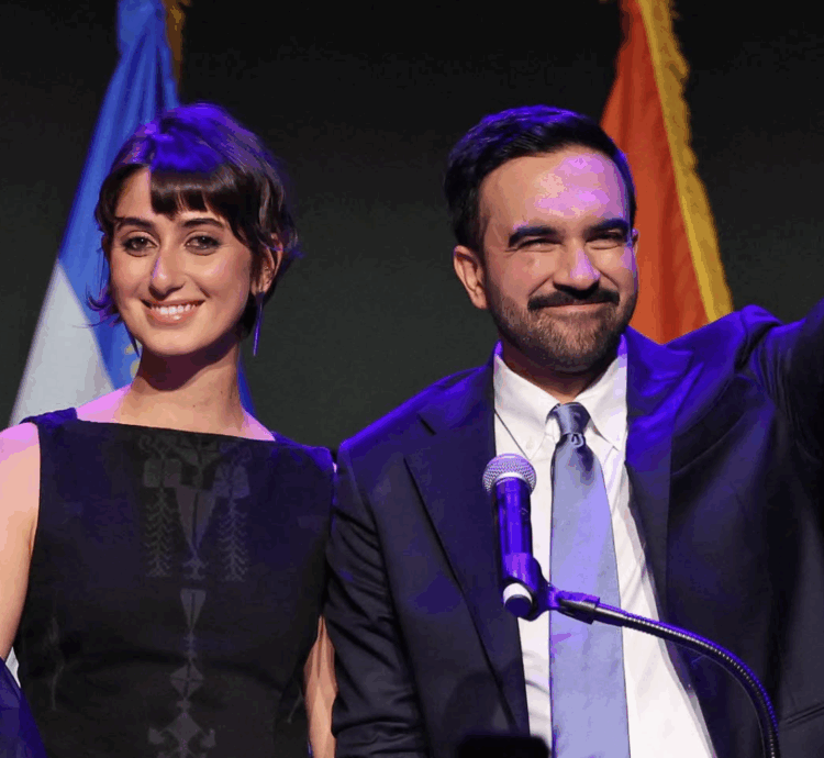 Ράμα Ντουβάτζι: Η Gen Z Πρώτη Κυρία που φέρνει αύρα φρεσκάδας στη Νέα Υόρκη