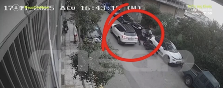 Νέος Κόσμος: Βίντεο δείχνει τον 58χρονο να ψεκάζει με σπρέι τον 29χρονο