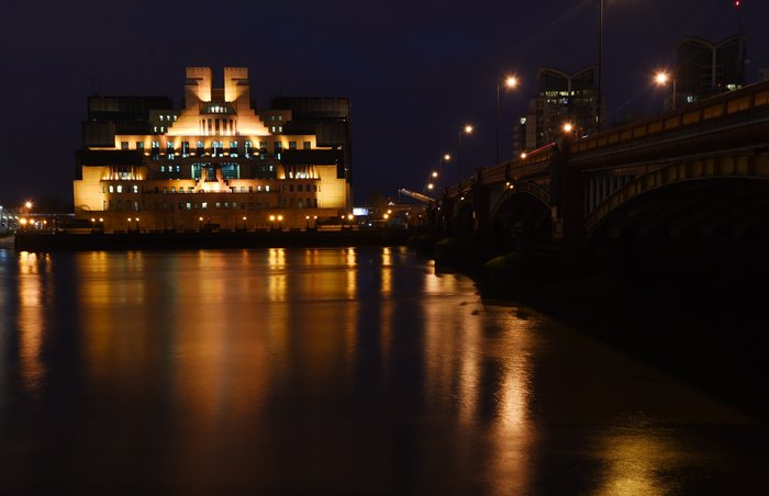 Βρετανία: Η MI6 επιμένει σε δόγμα «διαρκούς απειλής» από Ρωσία